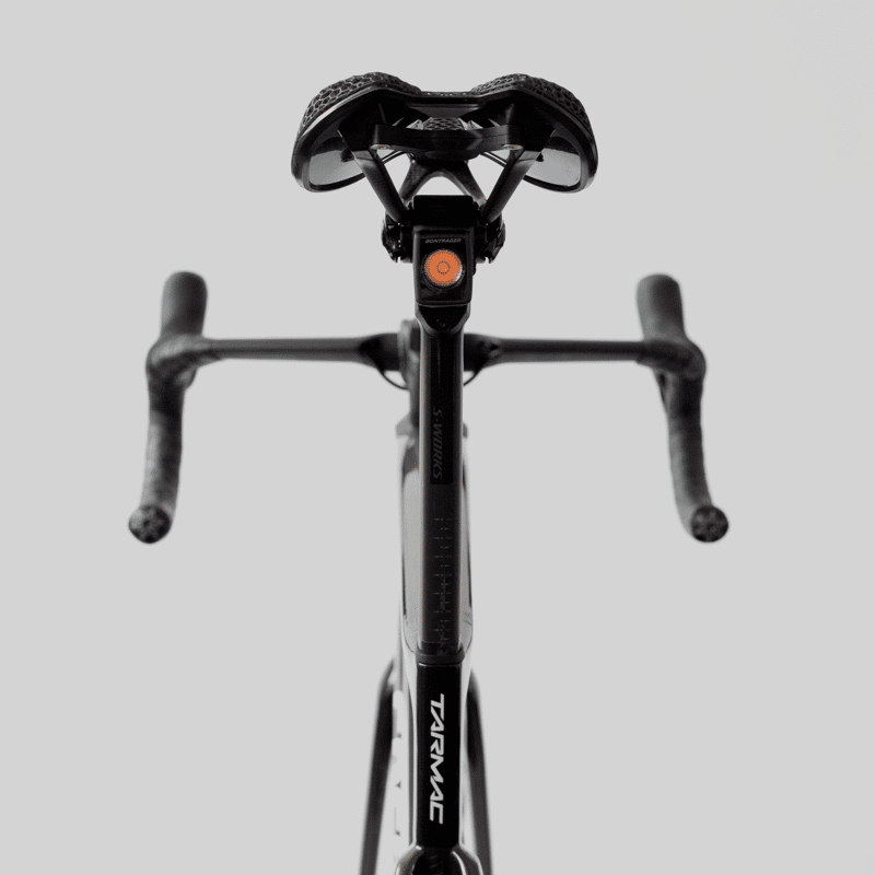 https://cromzduqfa.cloudimg.io/sloperoad.com/media/24/74/g0/1702121784/sr-bontrager-flare-mount-specialized-tarmac-sl7-di2-01.png?width=800